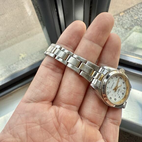 Vintage Geneva Two Tone Gold Silver Ladies Watch Japan Movement Stainless Steel - Picture 3 of 9